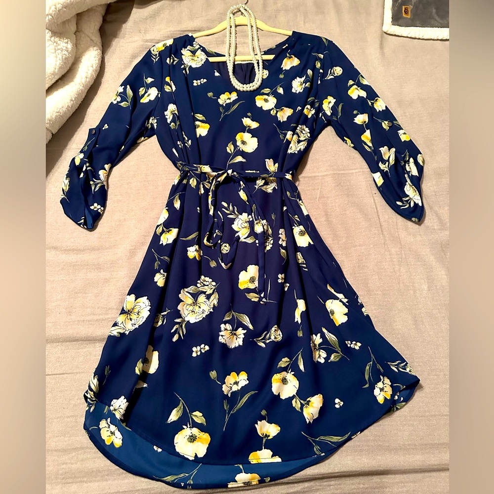 Verse. Women’s 3/4 sleeve navy/floral midi length dress. Large